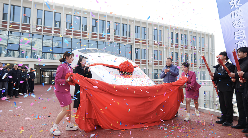 beat365官方网站车辆结构实训室模型车“和谐号”“复兴号”落成启用！